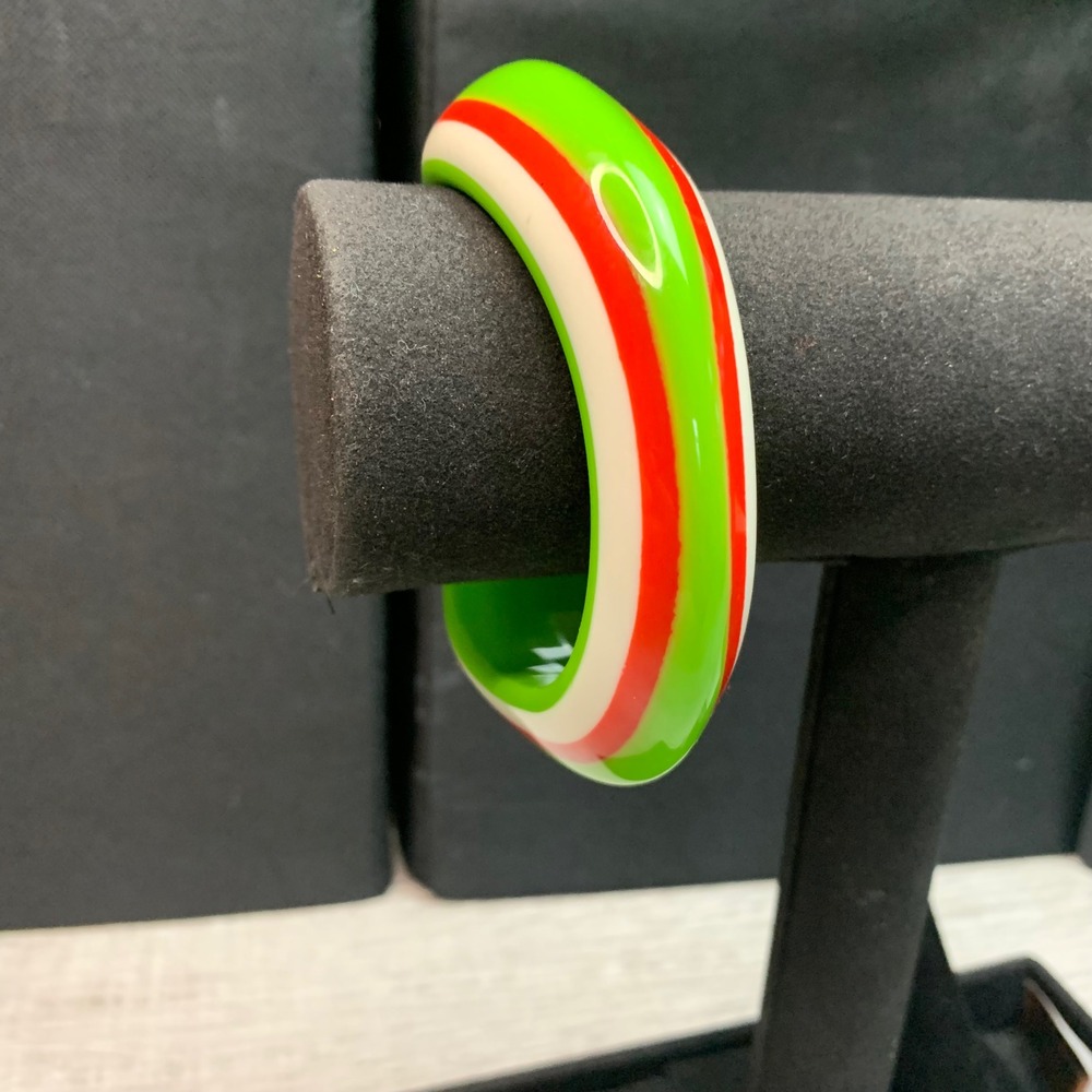 Vintage Style Chunky Resin Bangle Bracelet Green White Red Striped Wavy 7.5 In